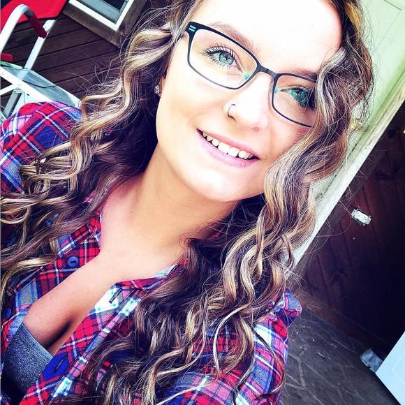 Meet your Posher, Mikayla - Picture 1 of 1